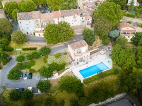 Nice 2P – Pool & Parking - Image 3