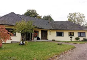 Quiet villa surrounded by greenery, very friendly - Image 2