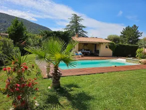 Swimming pool, Luberon view & shops within walking distance - Image 2