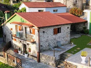 Cozy Galician Stone Farmhouse with Fireplaces and Pool - Image 2