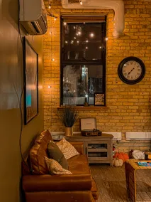 Heart of the City: Cozy 2-Bed Loft - Image 2