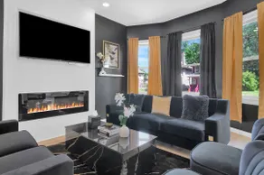 Luxury Group Stay • Sleeps 16 • Tesla Charging - Image 5