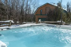 Hot tub, family, vacation, nature - Image 4
