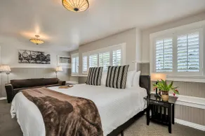 Luxury Napa Retreat – 5 King Suites, Near Wineries - Image 3