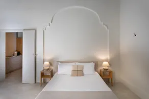 SUPER Location Suite + Private Rooftop + Balcony - Image 3