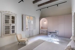 SUPER Location Suite + Private Rooftop + Balcony - Image 1
