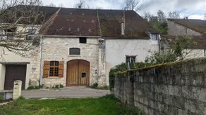 Atypical house on the banks of the Yonne - Image 2
