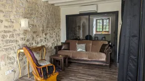 Atypical house on the banks of the Yonne - Image 4