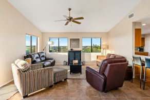 Cougar Ridge - hilltop home with pool - Image 2