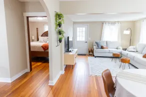 Delightful Four Bedroom Home near Downtown - Image 4