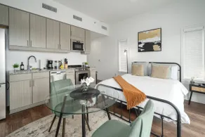 Southern Charm Studio in DT Bham - Image 3