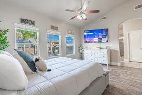 12-Bed home w/ Pool&Hot tub near Sequoia Natl Park - Image 4