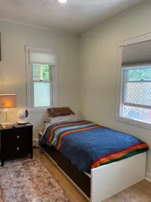 Spacious 2bd/1ba Apt | Free Parking - Image 2