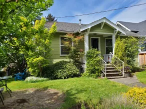 Ballard Bungalow-Close to it All! - Image 2