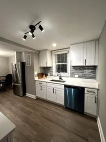 Single home, 4 beds, 2 baths - Image 4