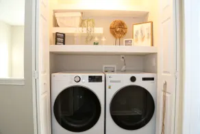 Elegant & Renovated Family Space-King Size Bed! - Image 4