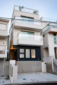 3-story building with ocean view rooftop terrace for BBQs | Maximum 13 people - Image 5