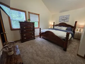Spacious 4BR House, 3 King Beds, Arcade, By Lake - Image 4