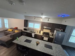 Lovely home with great view:Near Every Convenience - Image 2