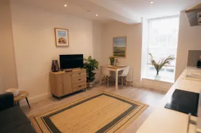 New contemporary apartment in centre of Tetbury - Image 4