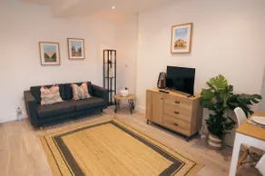 New contemporary apartment in centre of Tetbury - Image 5