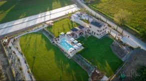 Modern luxury oasis with spa, pool and jacuzzi - Image 5