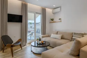 Central Sunny Loft with Plunge Pool - Image 3