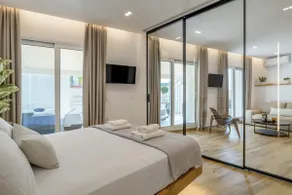 Central Sunny Loft with Plunge Pool - Image 4