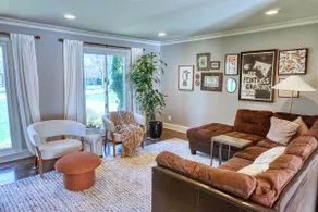 Luxurious, comfortable pool home in Buffalo - Image 5