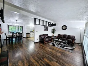 Serene Family Home: Sleeps 16! - Image 2