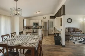 Serene Family Home: Sleeps 16! - Image 4
