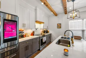 5 Min Mercedes-Benz | Game Room | Sleeps 10 - Image 2