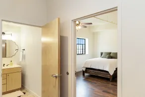 Spacious New & Clean 2 BR Heart of Downtown! 302N - Image 4