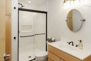 Spacious New & Clean 2 BR Heart of Downtown! 302N - Image 3