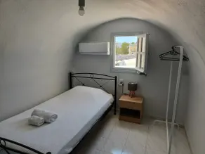 Central Fira Suites - Image 3