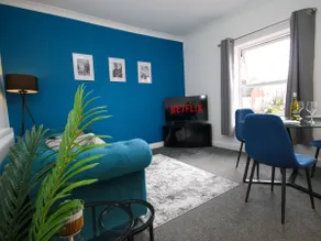 2-Bed Perfect for Contractors ~Parking & Fast wifi - Image 5