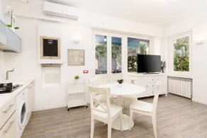 Diamante Beachfront Apt with Free Parking - Image 3