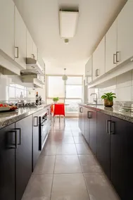 Elegant & Modern 3BR Apartment in Surco - Image 4