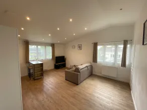 F2 comfortable near RER&TGV and amenities - Image 2