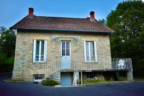 Burgundy vacation home - Image 3