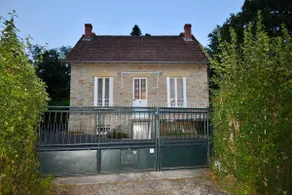 Burgundy vacation home - Image 2