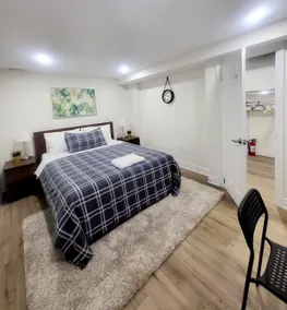 New Private Spacious & Modern APT near Square One - Image 2