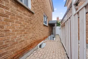 New Private Spacious & Modern APT near Square One - Image 5