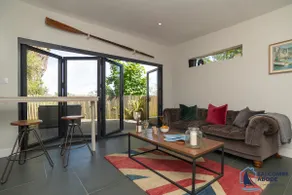 The Hideout-Boutique Cabin, Estuary View & Parking - Image 2