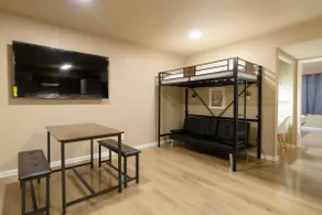 FIJI / King + Queen + Twin Bed / Laundry / Parking - Image 4