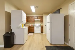 FIJI / King + Queen + Twin Bed / Laundry / Parking - Image 2