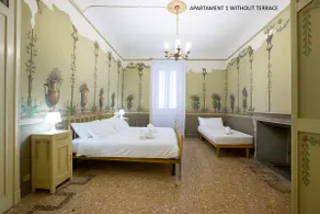 alley house on the 1st floor - Image 2