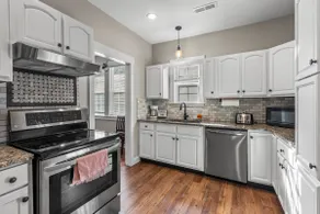 Vintage Charm, Modern Living at Downtown - Image 3
