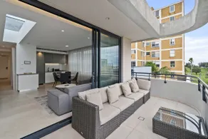 Inviting 2BR Unit w/ Parking near Coogee Beach - Image 5
