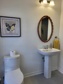 Cozy Stay at the Heart Of Richmond Hill - Image 4